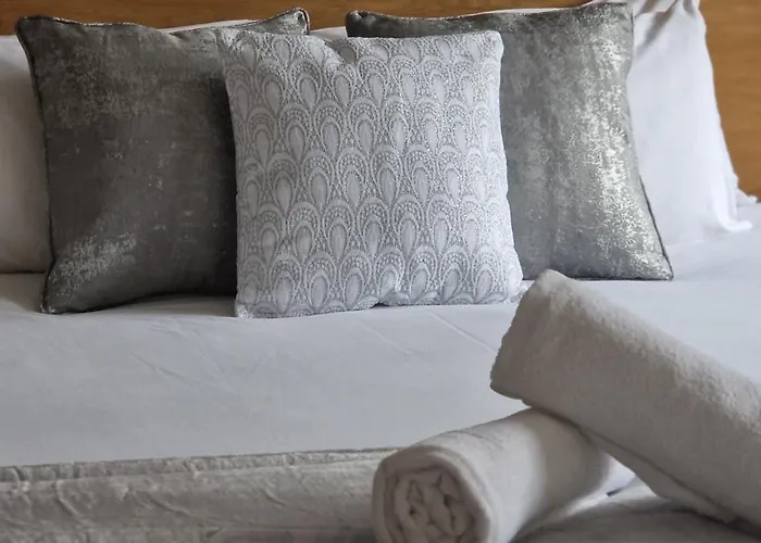 The Cloisters Konukevi Dingle